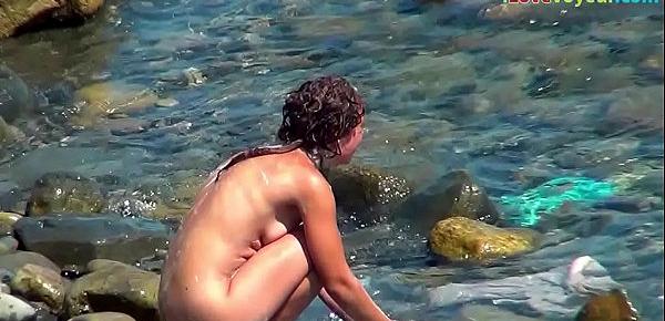  NUDIST Amateur Beach Spy Washing Her Nude Body